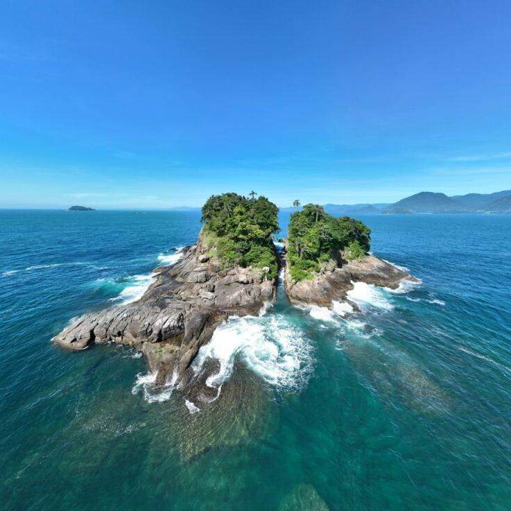 Localizada na região norte de Ubatuba, a Ilha da Selinha é uma pequena ilhota desabitada, cercada por costões rochosos e coberta por vegetação de Mata Atlântica.