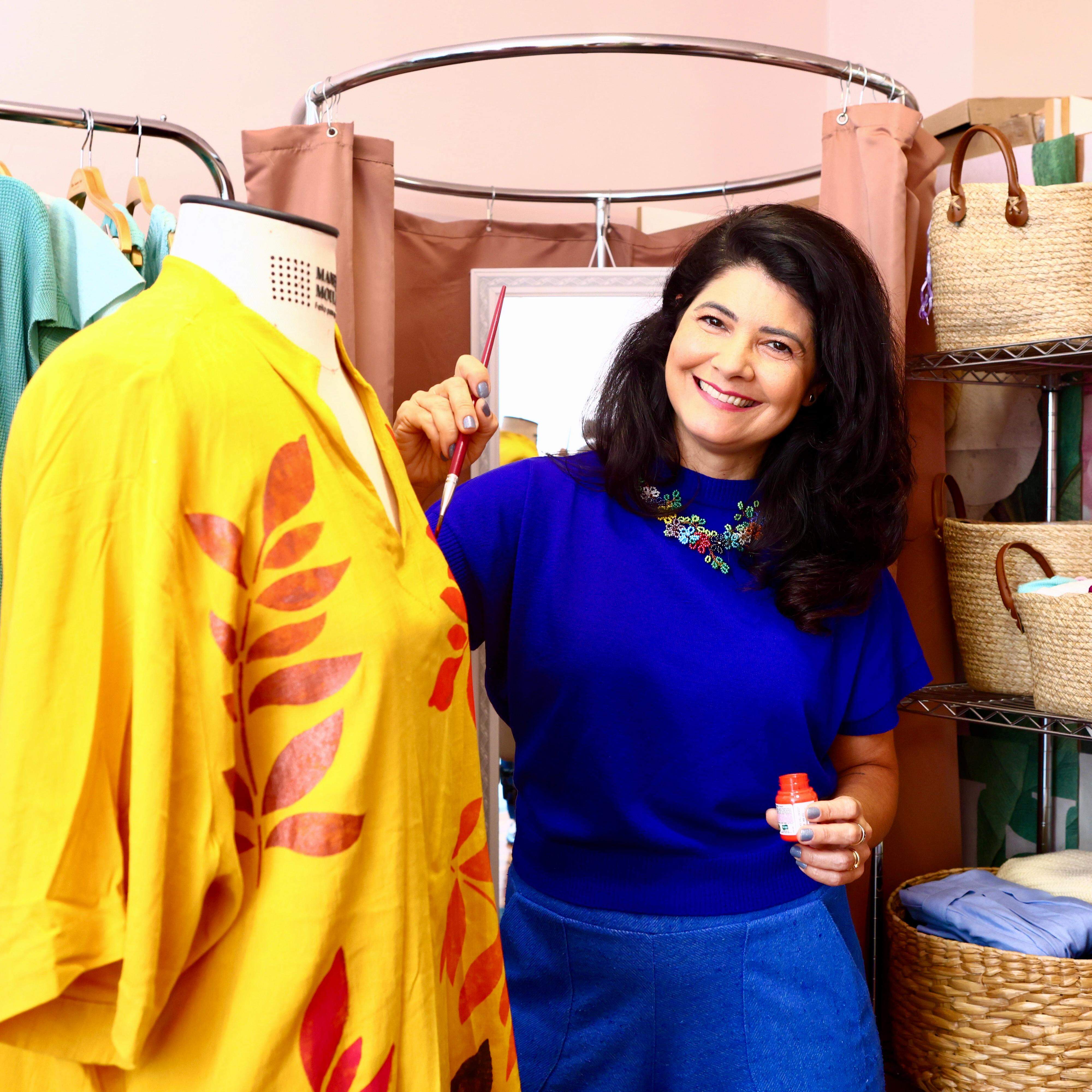 A estilista e designer têxtil Aline Curzi conciliou o Instagram e as feiras criativas com um ponto físico