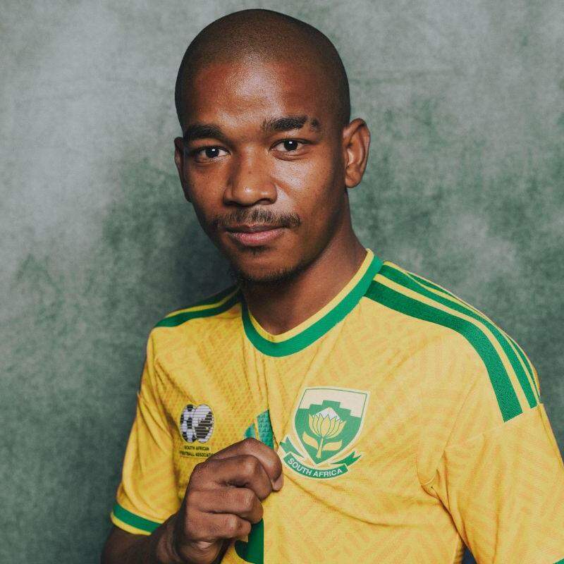 Jayden Adams tinha 25 anos e era jogador do Mamelodi Sundowns, da África do Sul