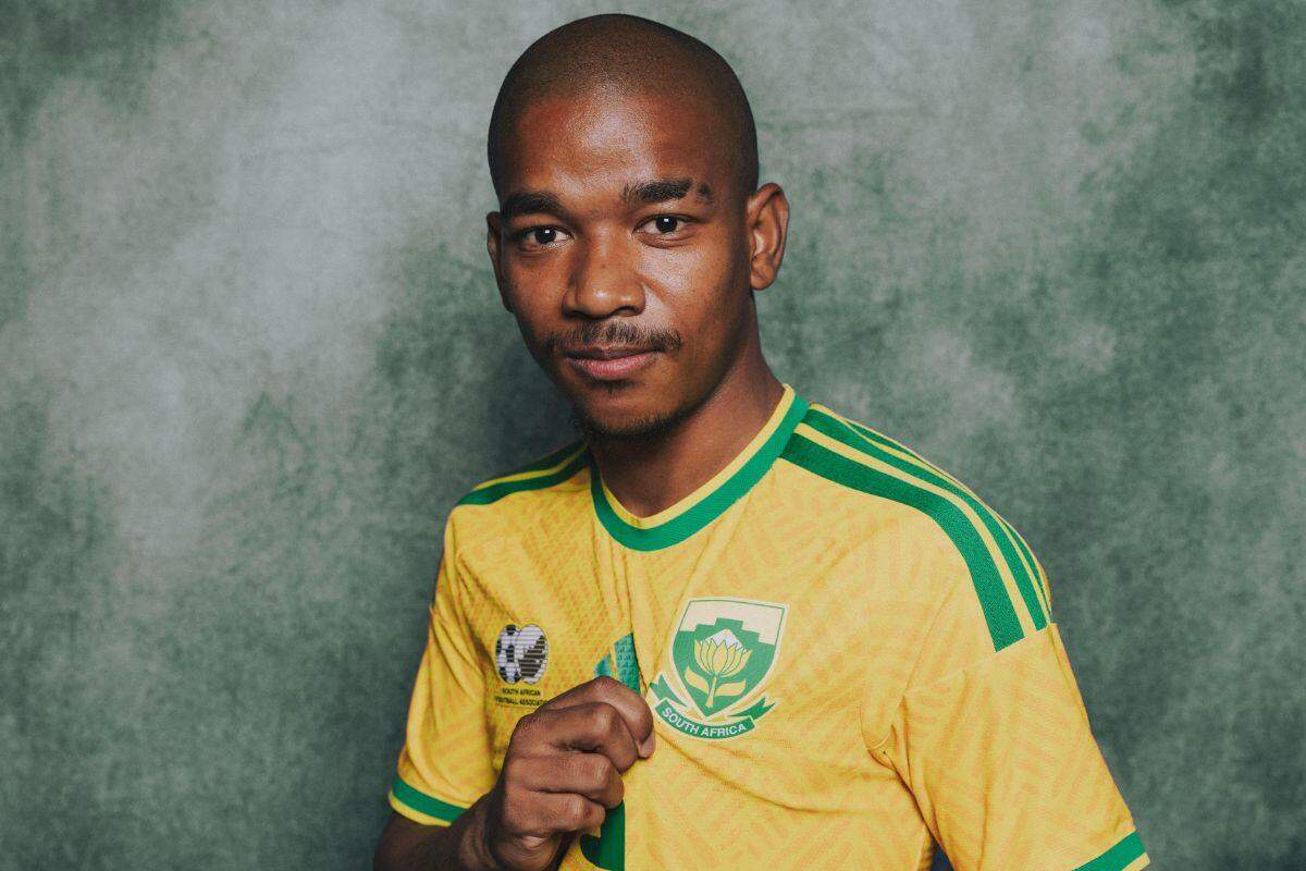 Jayden Adams tinha 25 anos e era jogador do Mamelodi Sundowns, da África do Sul