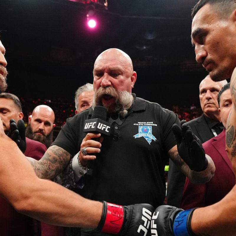 McGregor retornou ao octógono após um hiato de cinco anos e foi derrotado pelo norte-americano Max Holloway, na categoria pesos meio-médios (até 77,1 kg)