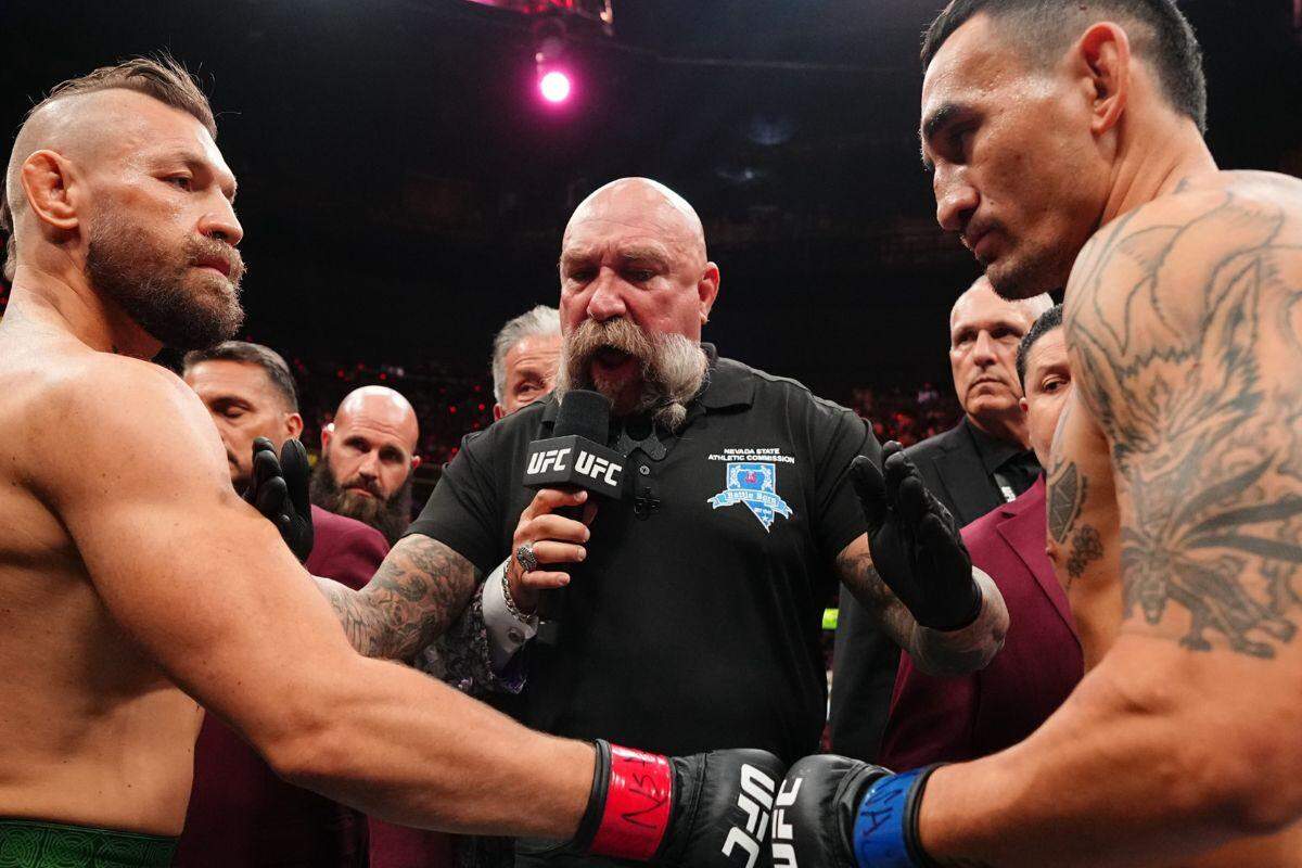 McGregor retornou ao octógono após um hiato de cinco anos e foi derrotado pelo norte-americano Max Holloway, na categoria pesos meio-médios (até 77,1 kg)