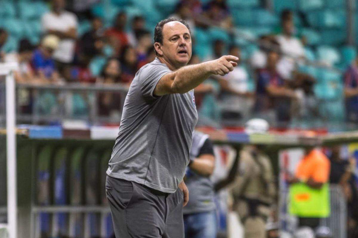 Rogério Ceni ataca arbitragem carioca em amistoso com o Flu: 'Você vem aqui para ser otário