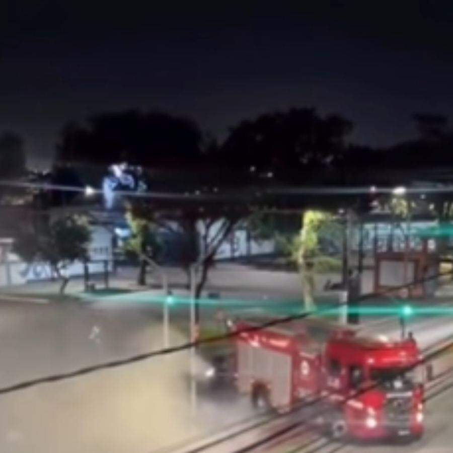 Fogo foi combatido pelo Corpo de Bombeiros