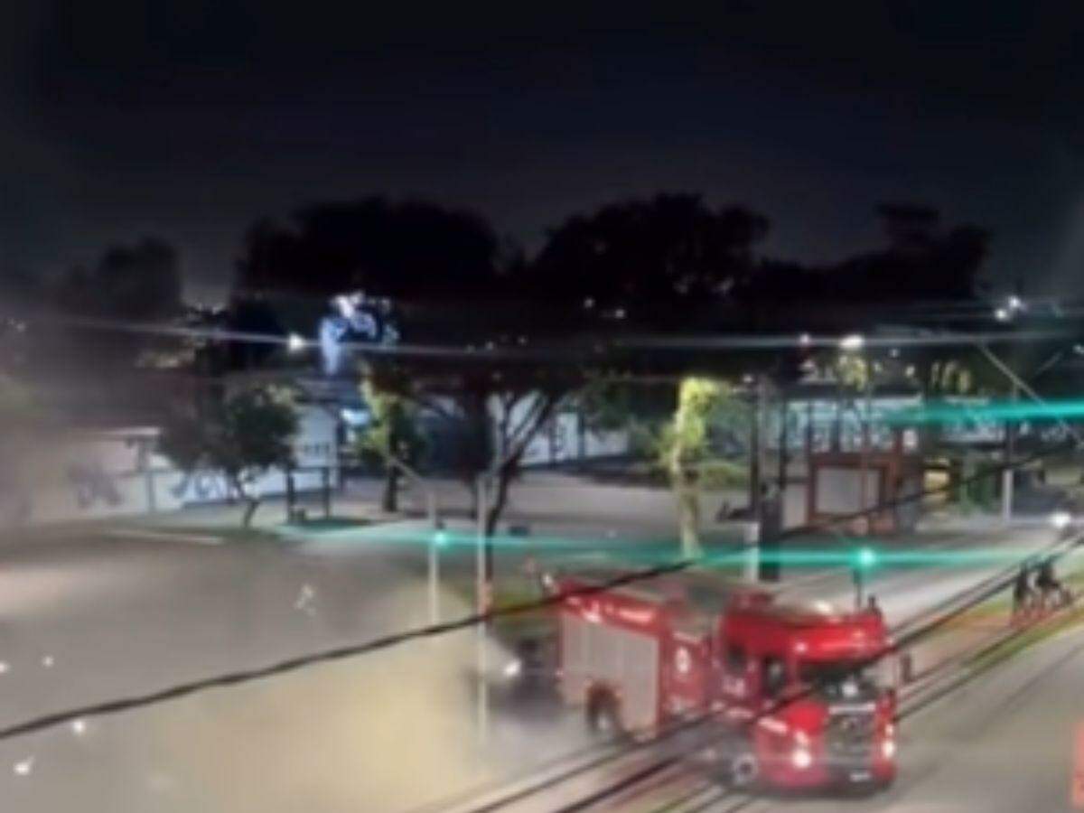 Fogo foi combatido pelo Corpo de Bombeiros