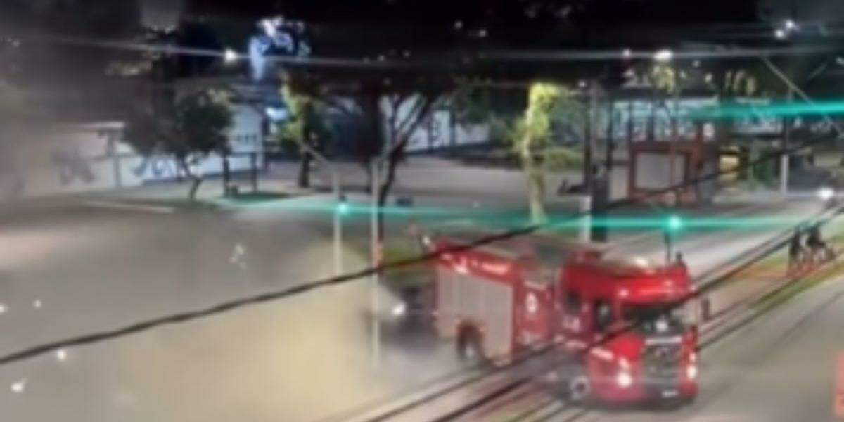 Fogo foi combatido pelo Corpo de Bombeiros