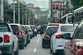 Situação tem gerado reclamações de quem trafega de carro pela via, principalmente após o início da operação do Veículo Leve sobre Trilhos