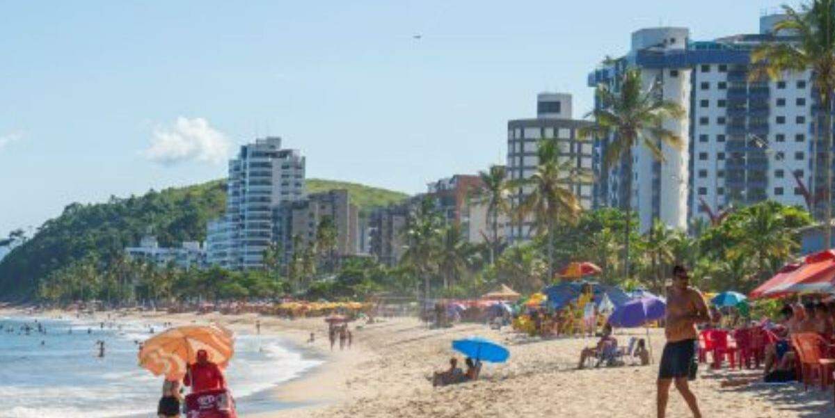 Prefeitura de Caraguatatuba quer transformar a praia Martim de Sá com novo padrão para quiosques e mais espaço na areia para moradores e turistas