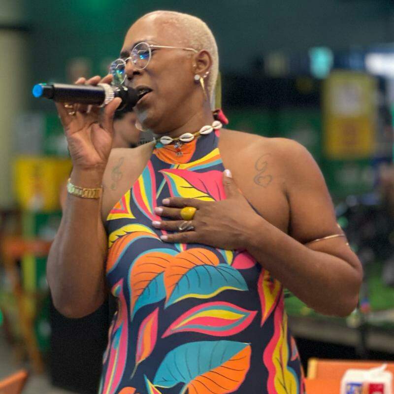 A cantora Ana Black é uma das atrações do final de semana
