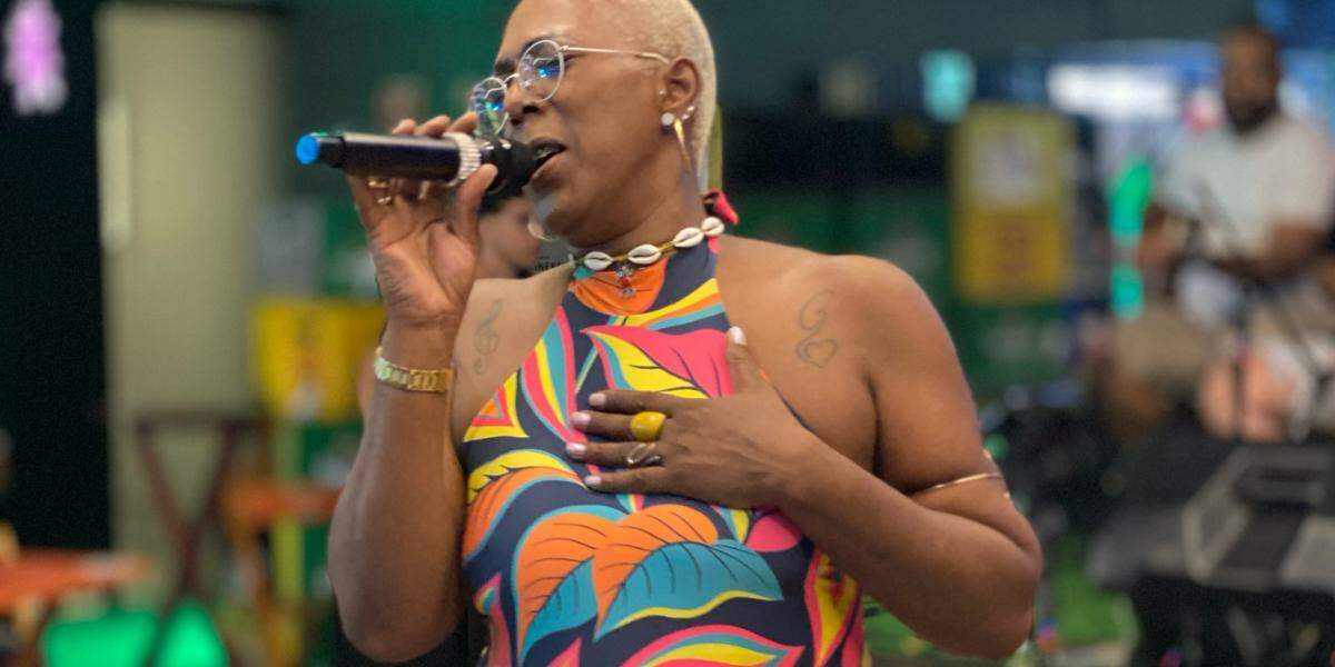 A cantora Ana Black é uma das atrações do final de semana