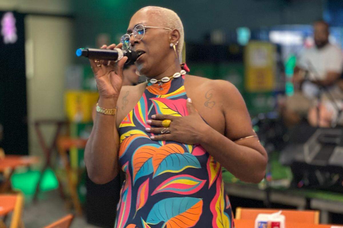 A cantora Ana Black é uma das atrações do final de semana