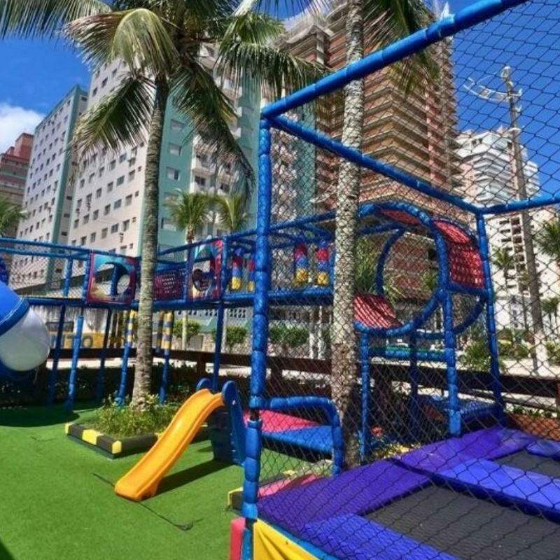 Além dos brinquedos, o espaço foi planejado para atender crianças de diferentes idades