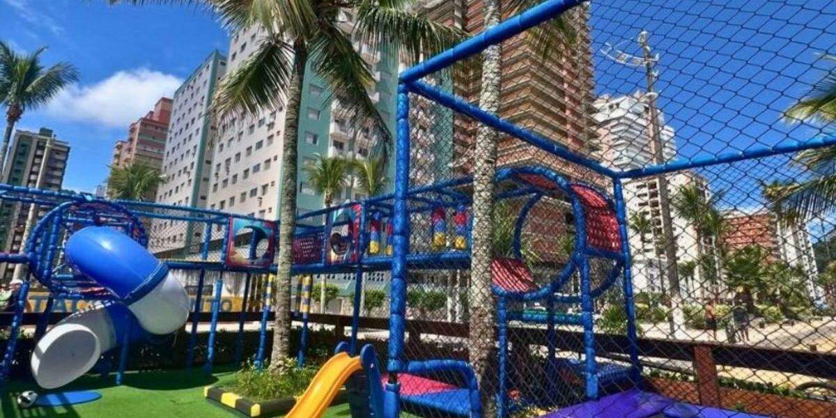 Além dos brinquedos, o espaço foi planejado para atender crianças de diferentes idades