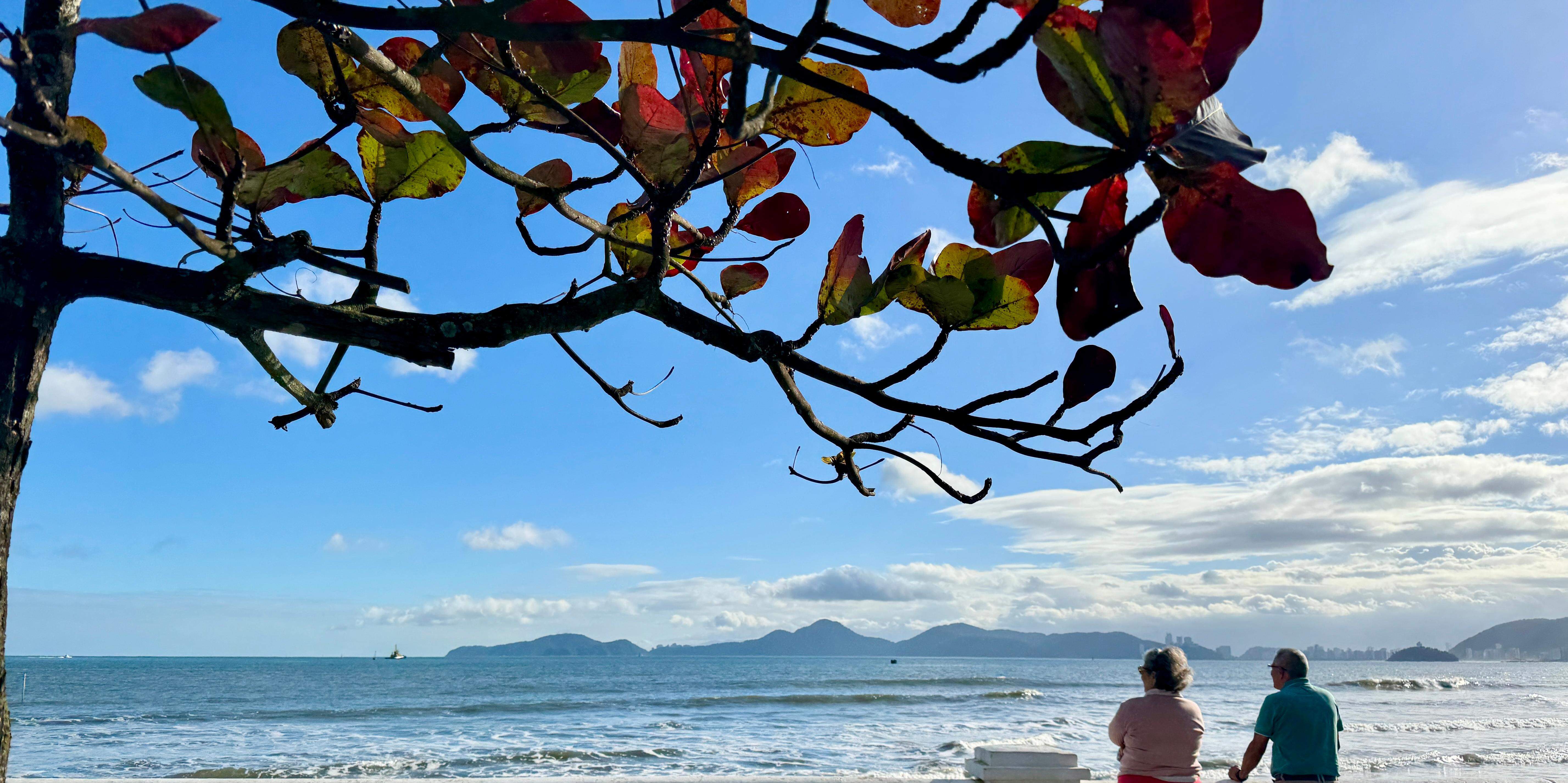 Fenômeno traz dias consecutivos de tempo seco, céu aberto e temperaturas acima da média para a época