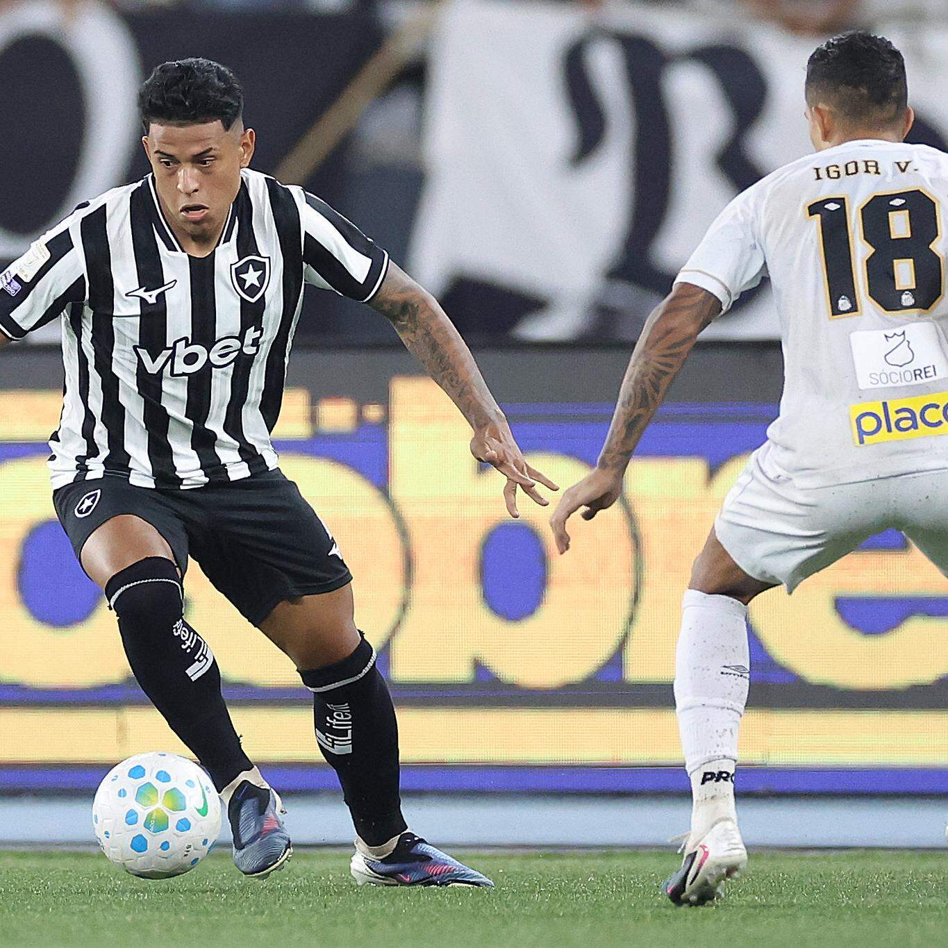 Com a derrota, o Santos permanece com 21 pontos, mas cai para a 16ª posição