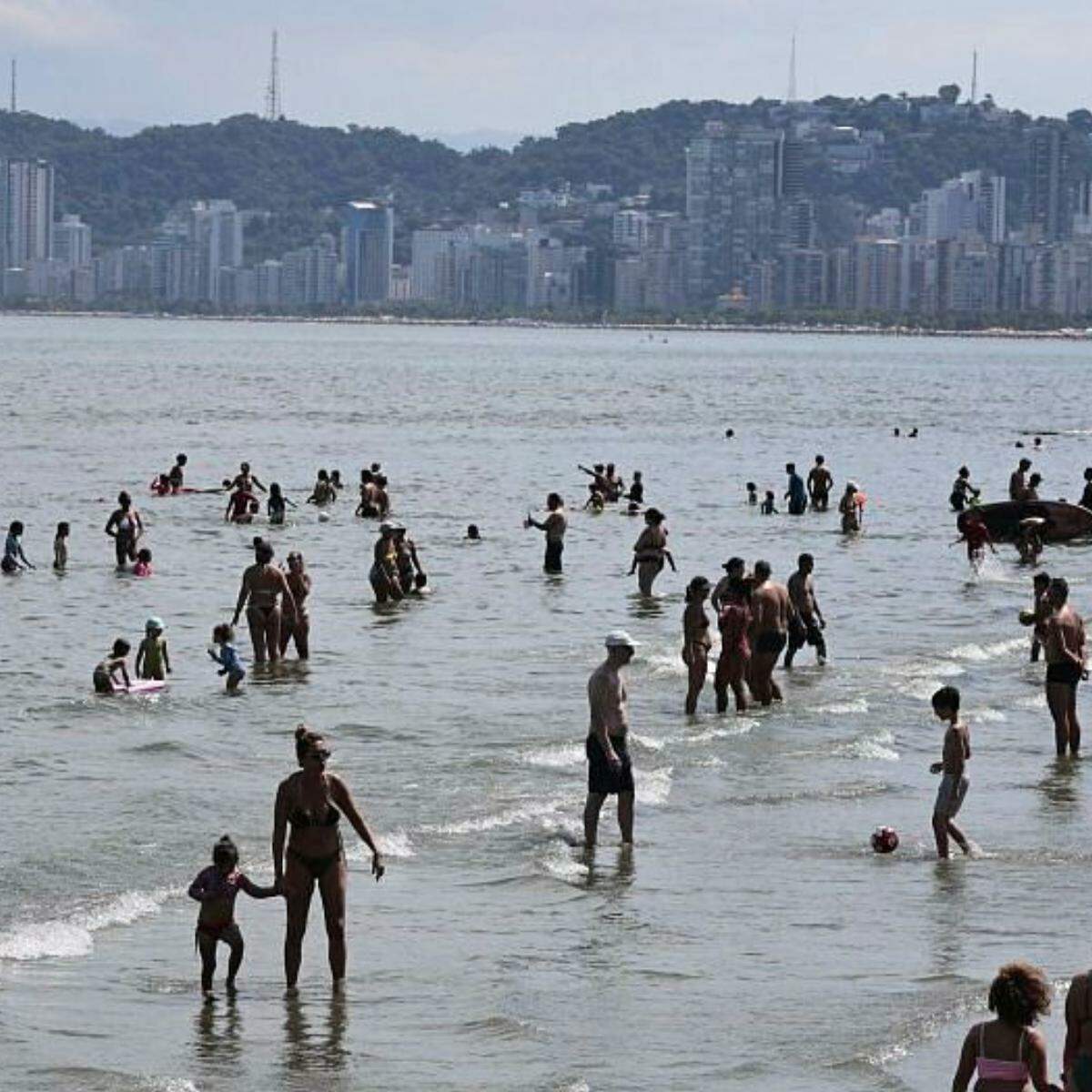 Temperaturas podem chegar aos 29°C na Baixada Santista no domingo (19), trazendo dia propício para visita às praias da região