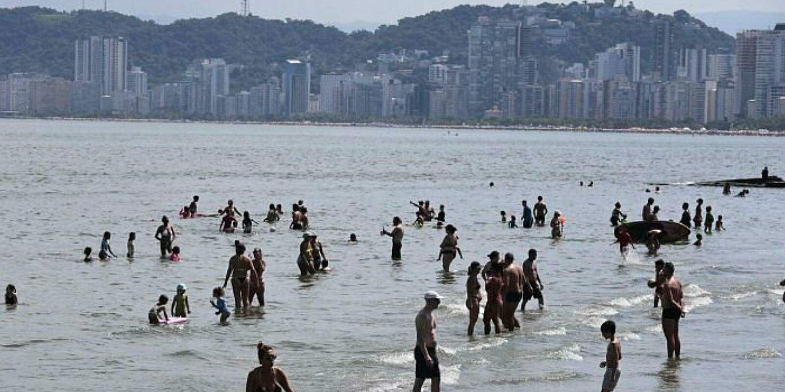 Temperaturas podem chegar aos 29°C na Baixada Santista no domingo (19), trazendo dia propício para visita às praias da região