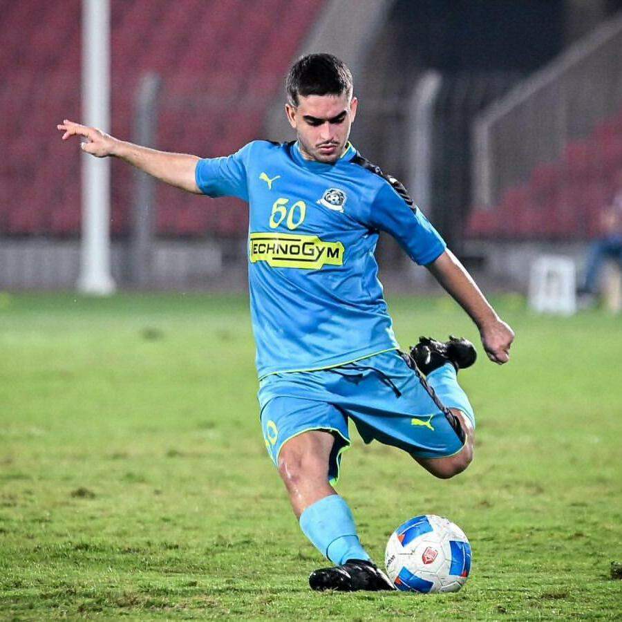 Matheus Lima chegou ao Santos aos 9 anos, mas iniciou a carreira como jogador profissional no Bahrein