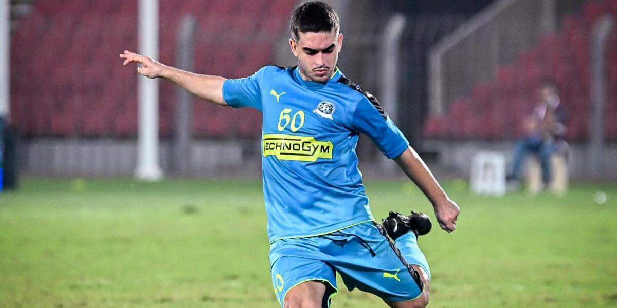 Matheus Lima chegou ao Santos aos 9 anos, mas iniciou a carreira como jogador profissional no Bahrein
