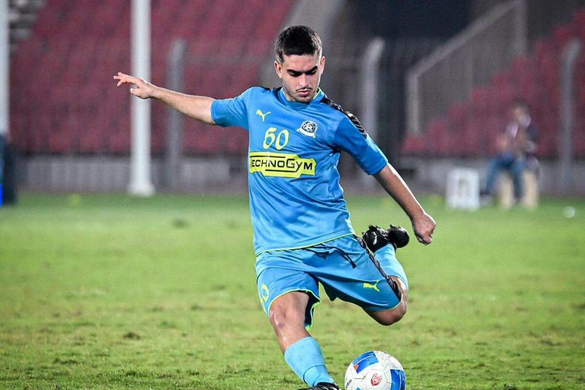 Matheus Lima chegou ao Santos aos 9 anos, mas iniciou a carreira como jogador profissional no Bahrein