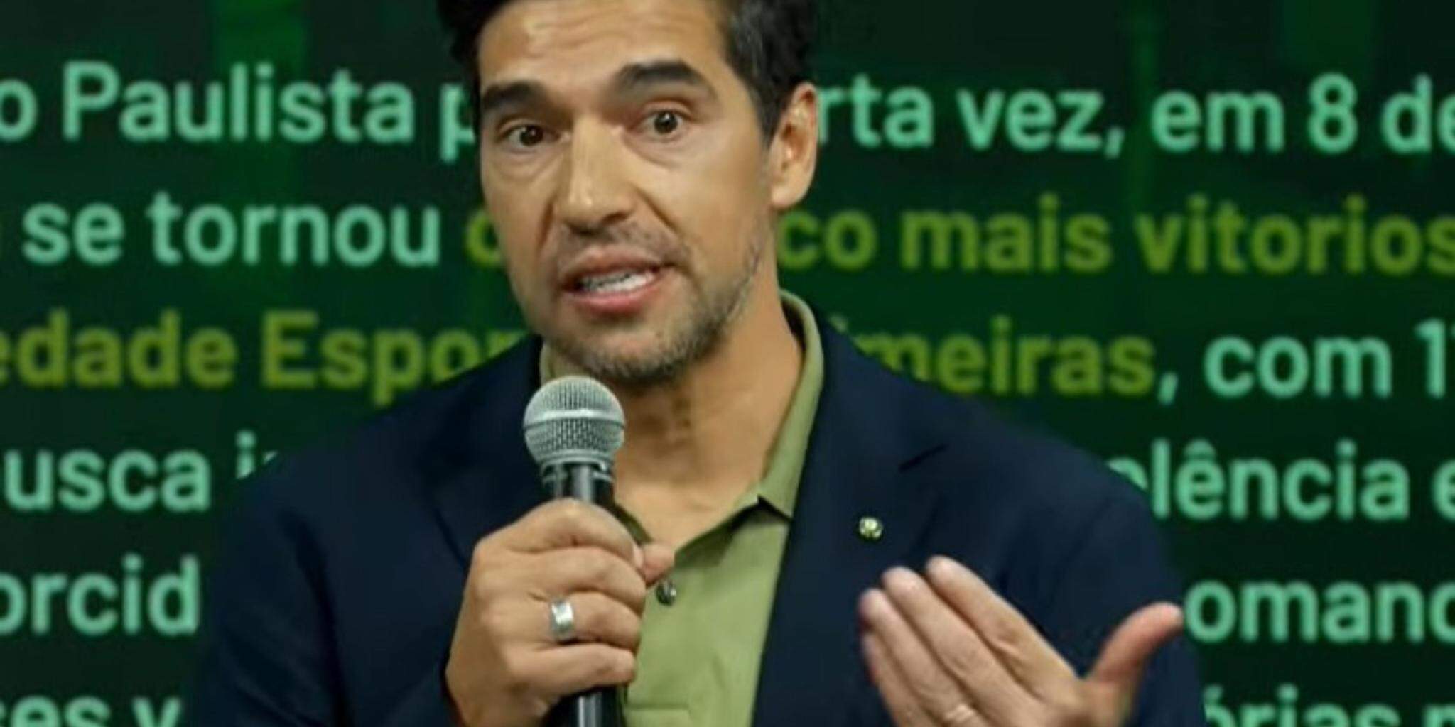 Abel Ferreira é homenageado pelo Palmeiras e revela sonho: 'Voltar a ganhar a Libertadores'