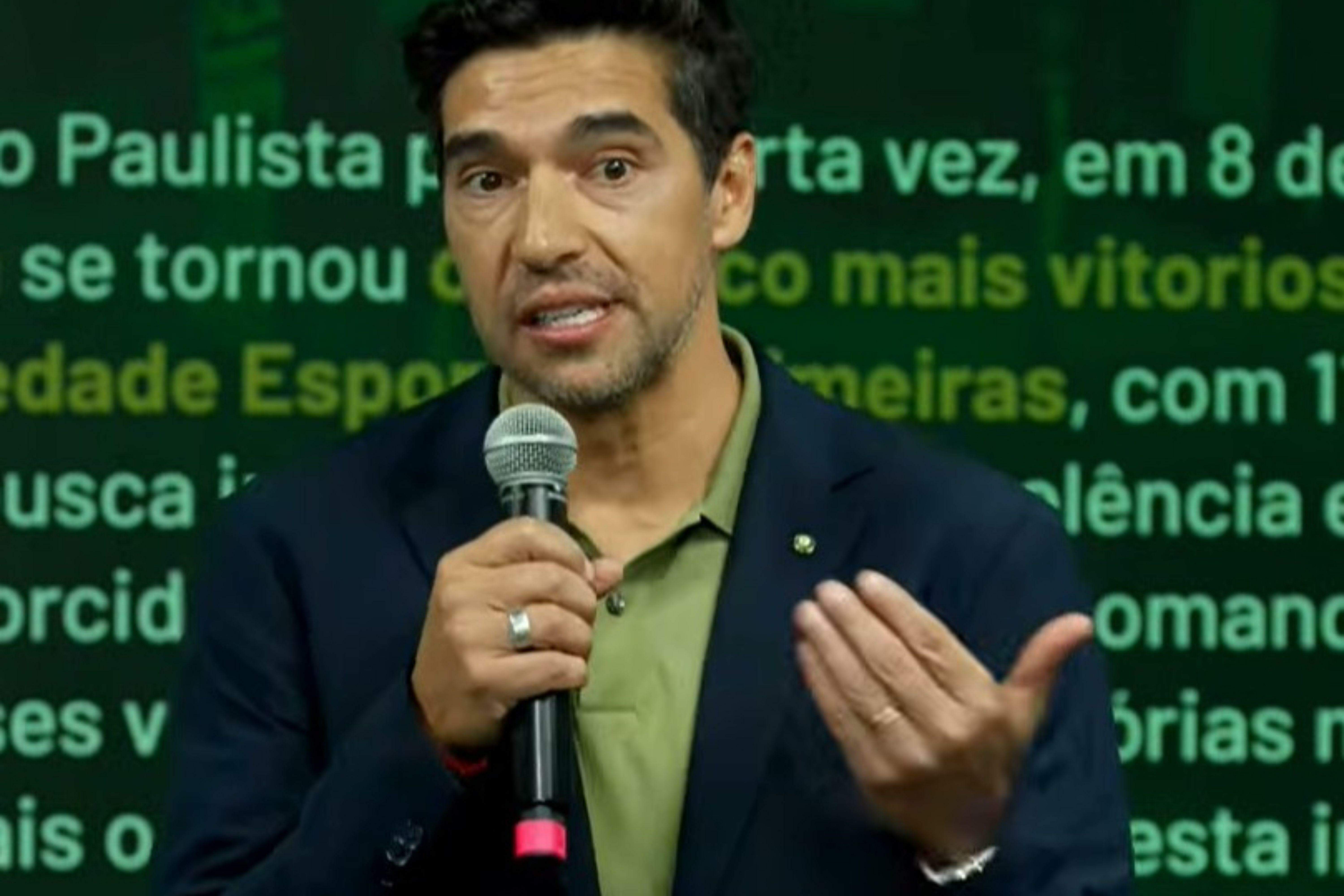 Abel Ferreira é homenageado pelo Palmeiras e revela sonho: 'Voltar a ganhar a Libertadores'