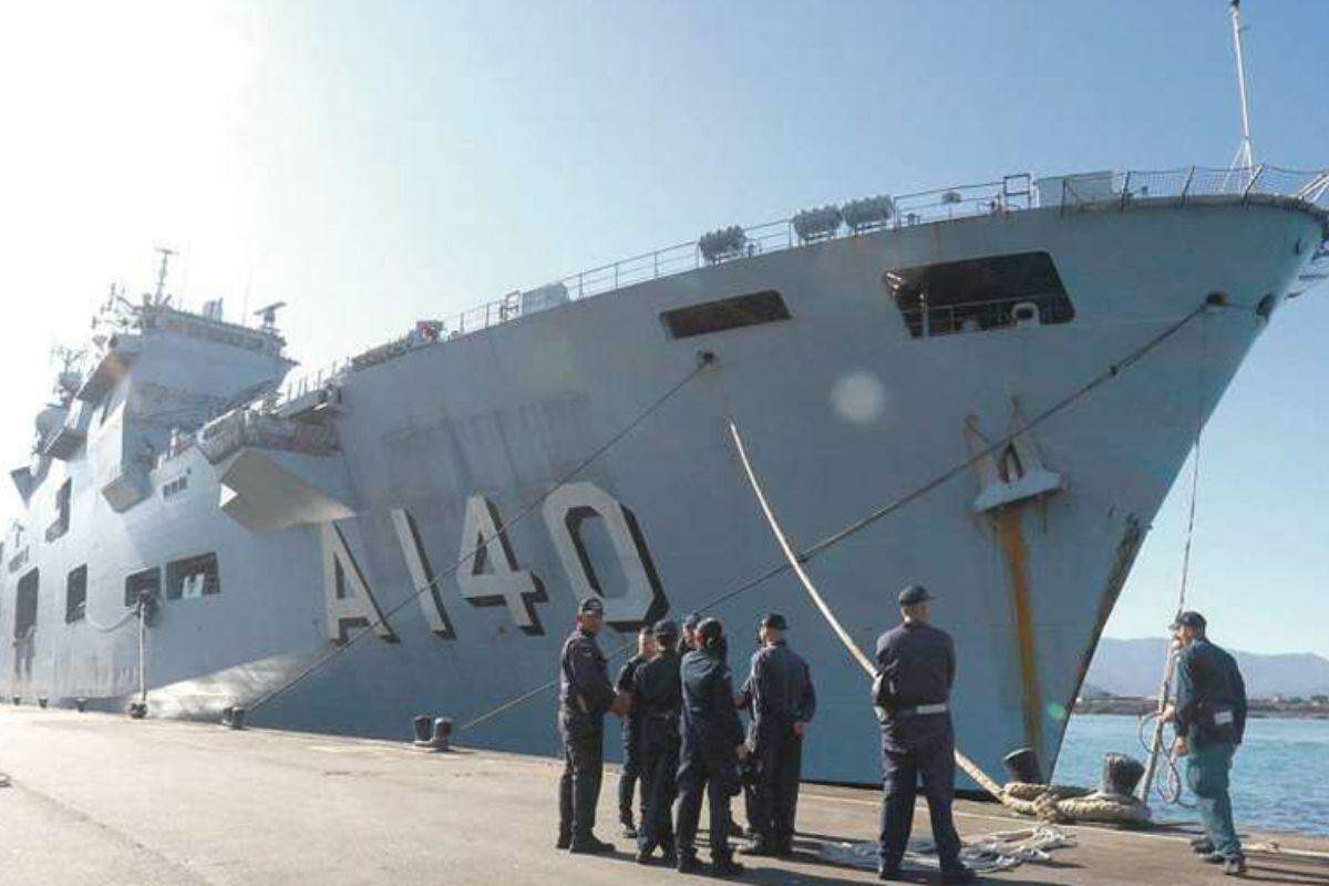 Embarcação tem capacidade para acomodar 1,1 mil pessoas e operar com até 23 helicópteros, transportando até 21,5 mil toneladas.