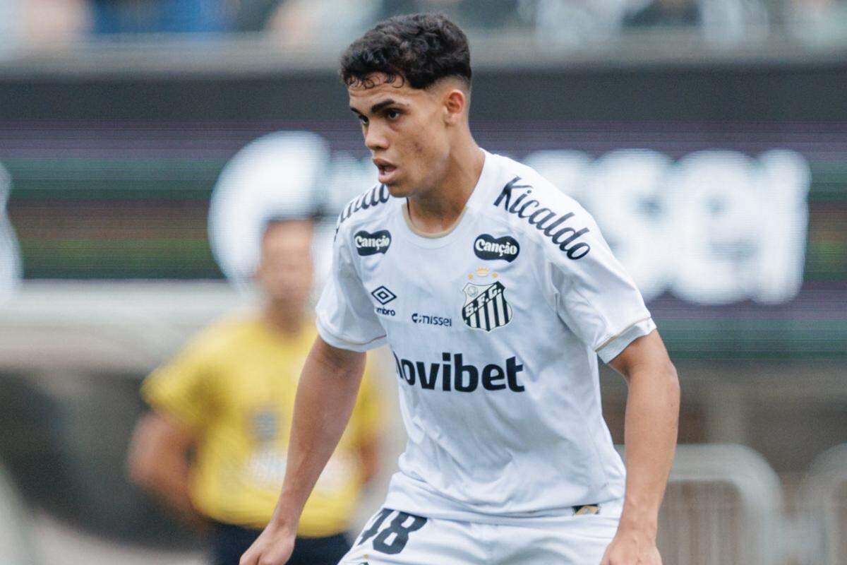 Gustavo Henrique, revelação da base do Santos, sentiu problema muscular na coxa