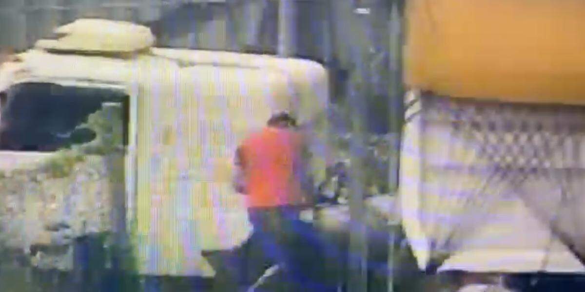 Câmeras de segurança flagraram a ação do homem