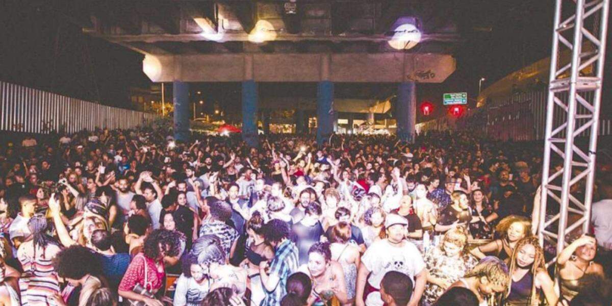 O Baile Charme do Viaduto de Madureira, no Rio de Janeiro, é um dos mais tradicionais do Brasil
