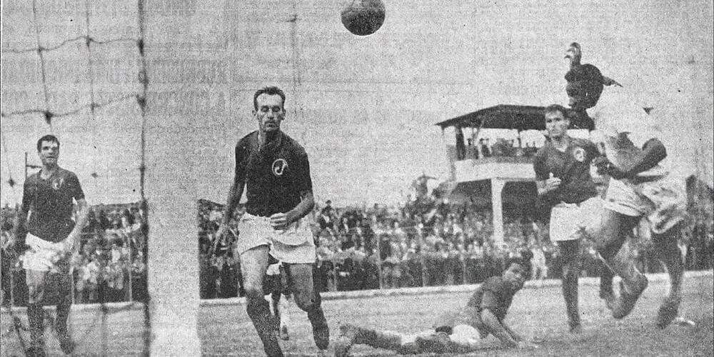 Fotografia histórica do "Gol da Rua Javari", tirada em 2 de agosto de 1959.