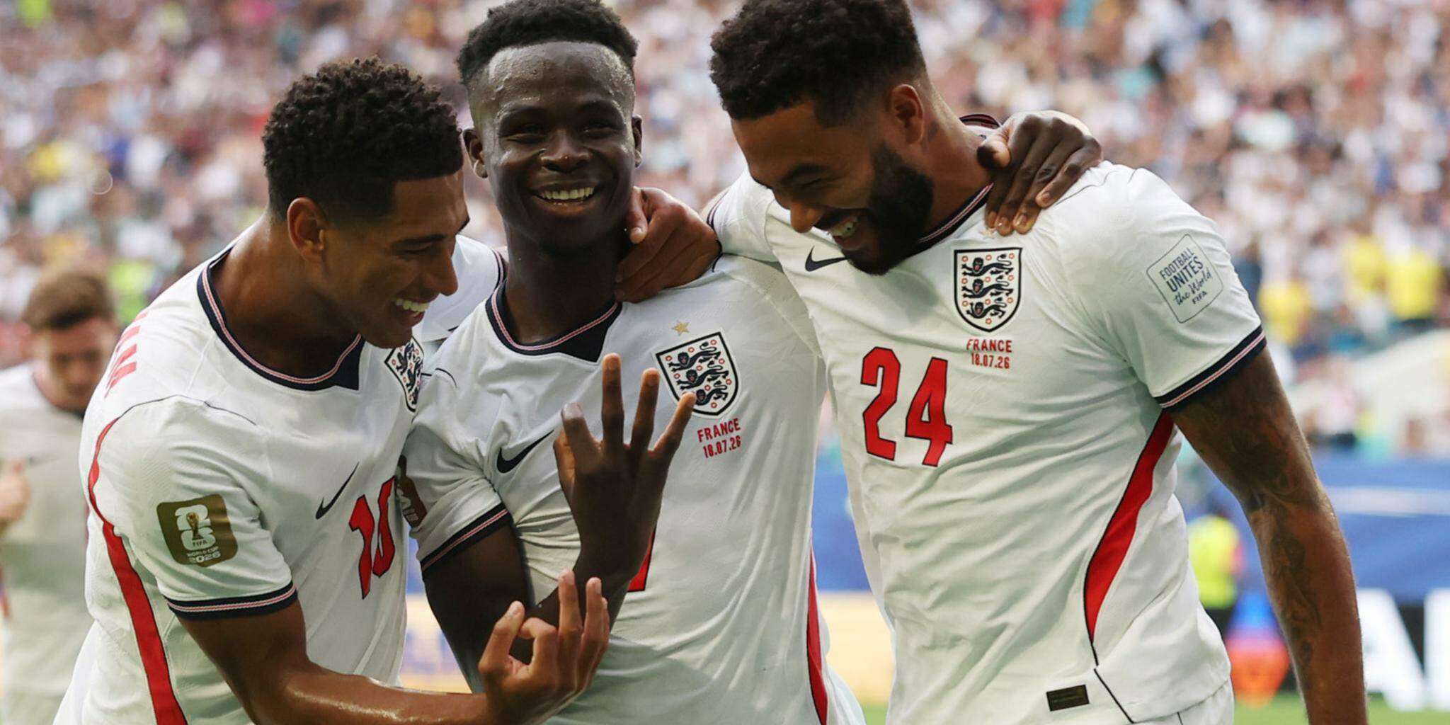 Pelo lado dos ingleses, que sofreram como nunca no segundo tempo, o destaque fica para Saka (no centro), autor de um hat-trick