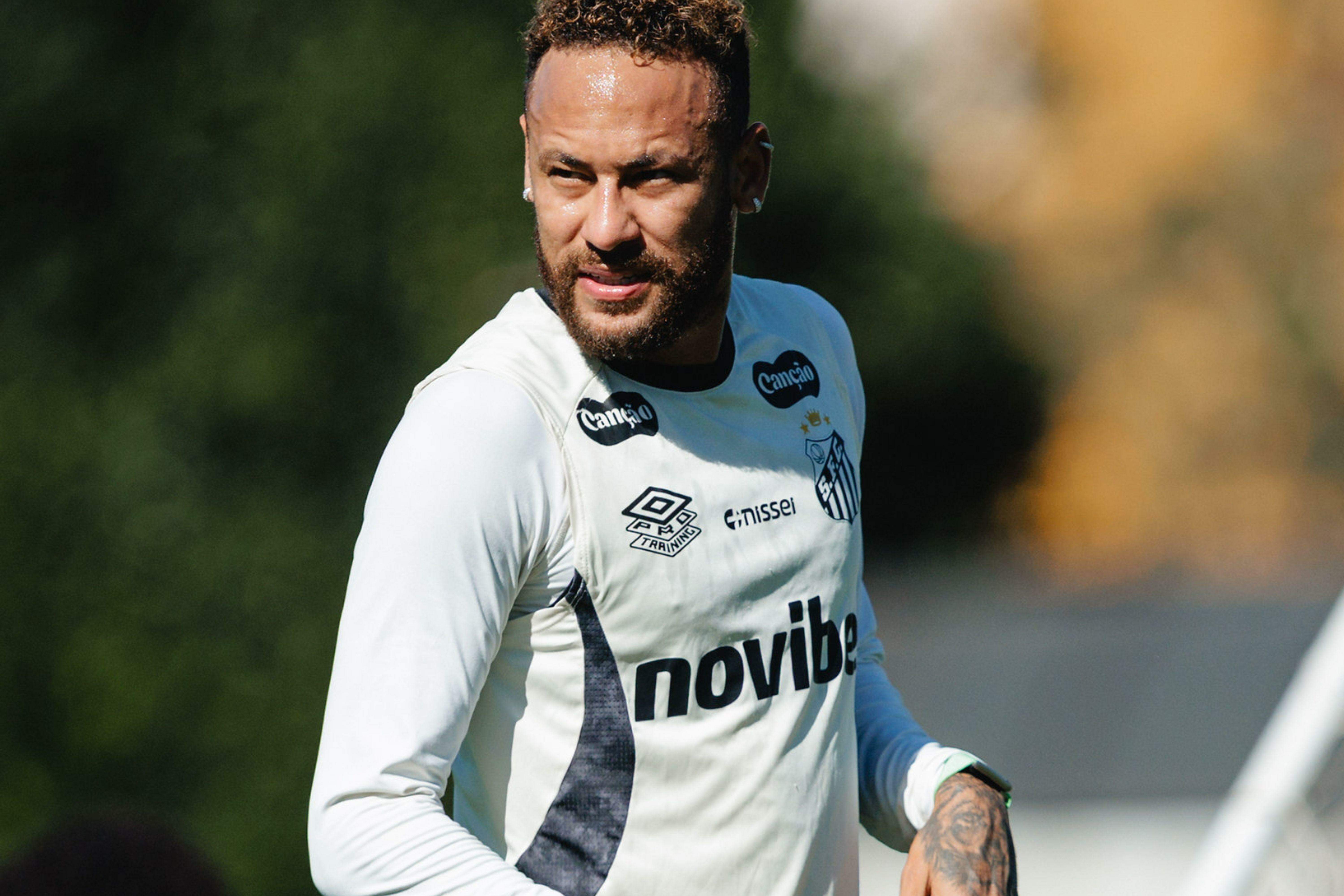 Neymar segue cronograma de preparação física após retornar da seleção brasileira, de acordo com o anúncio do Peixe