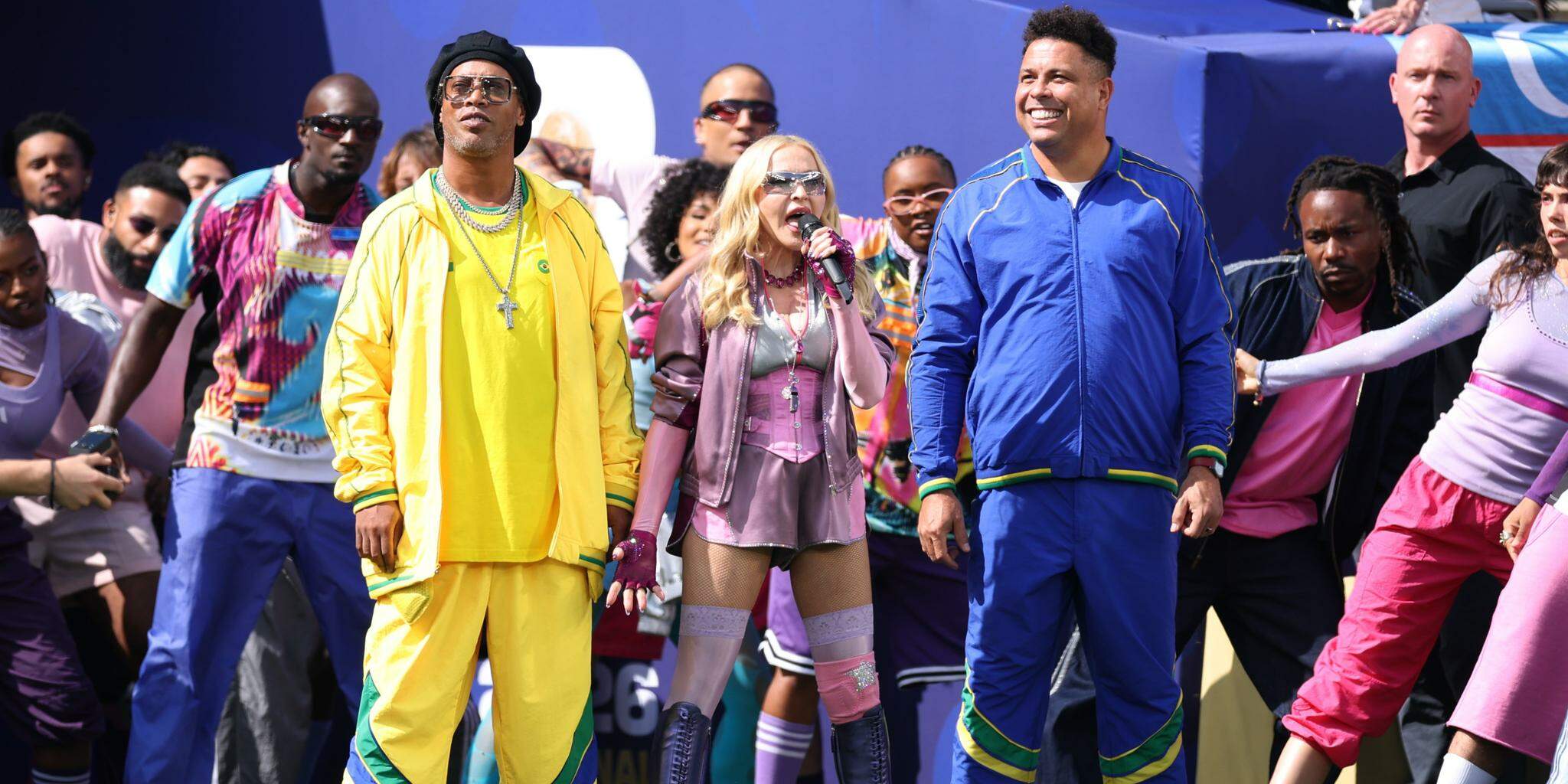 Ronaldinho Gaúcho participa de show com Madonna na final da Copa e aumenta lista de 'rolês aleatórios'