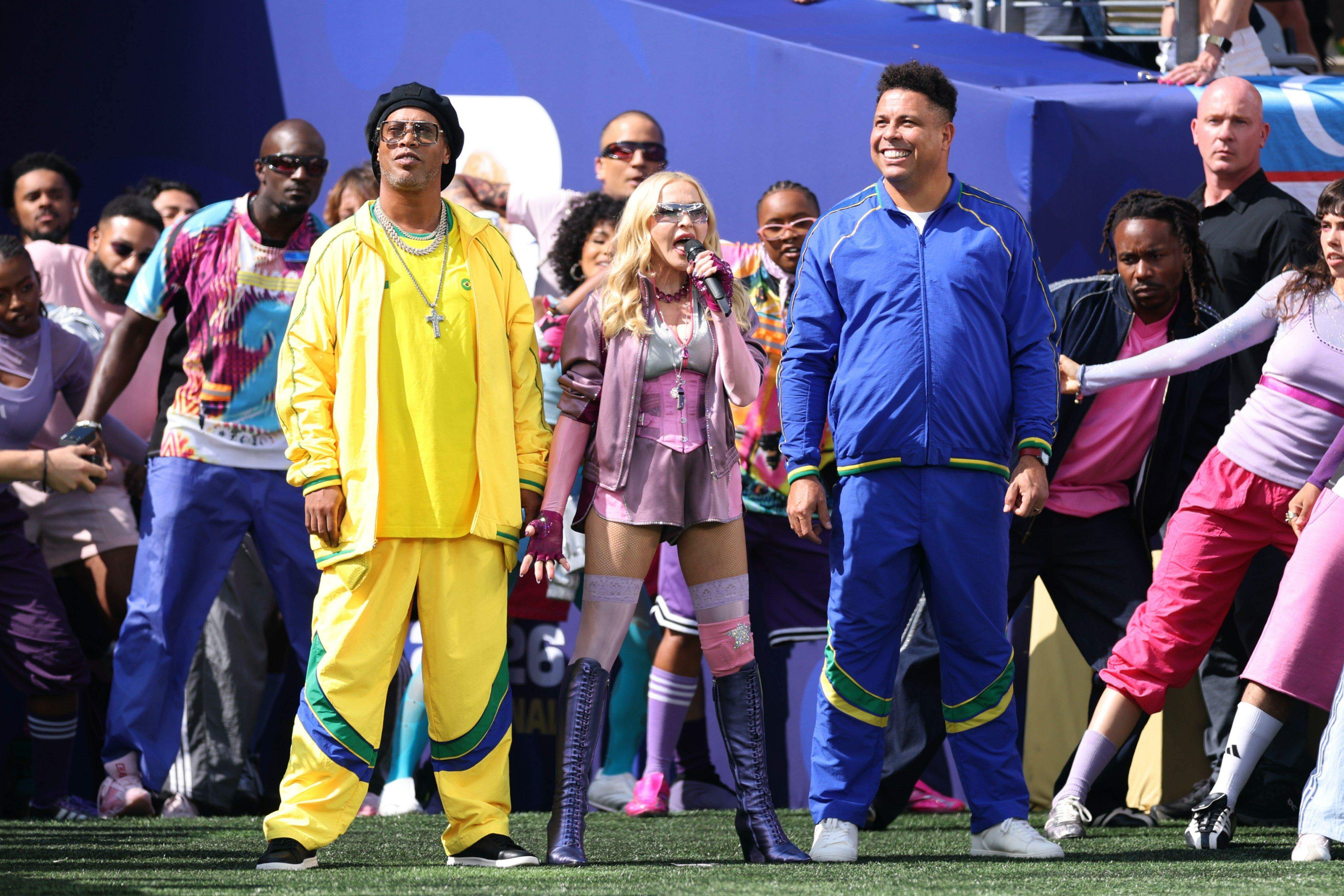Ronaldinho Gaúcho participa de show com Madonna na final da Copa e aumenta lista de 'rolês aleatórios'
