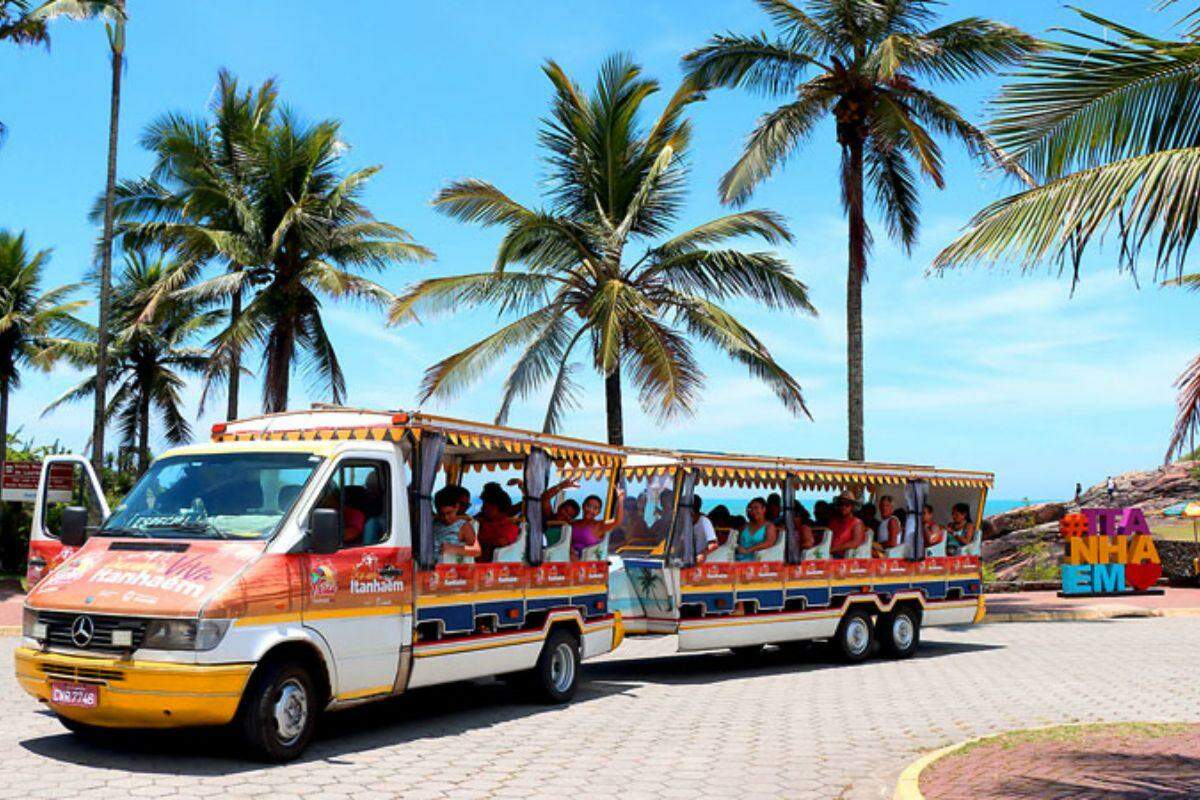 O city tour gratuito por Itanhaém tem duração aproximada de duas horas e busca apresentar aos participantes a história de um dos municípios mais antigos do Brasil, além de destacar suas paisagens e patrimônios naturais