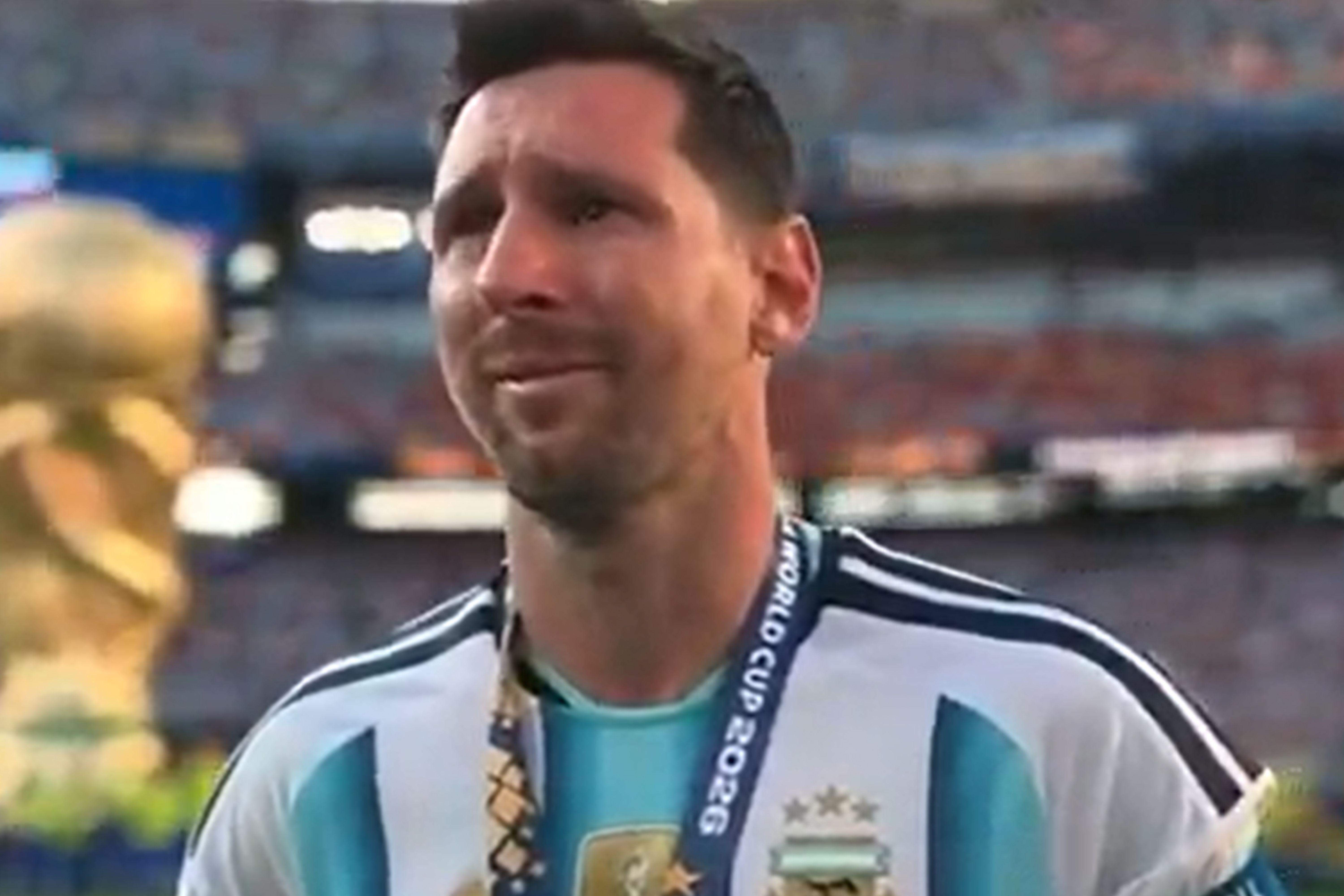 "A dor é imensa e vai demorar para esta ferida cicatrizar", escreveu Messi em seu perfil no Instagram