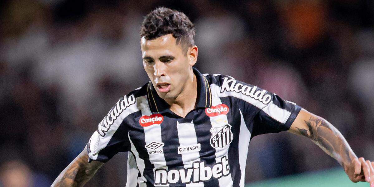 Christian Oliva é uma das novidades do Santos para enfrentar o Universidad Central-VEN