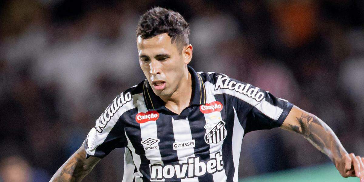 Christian Oliva é uma das novidades do Santos para enfrentar o Universidad Central-VEN