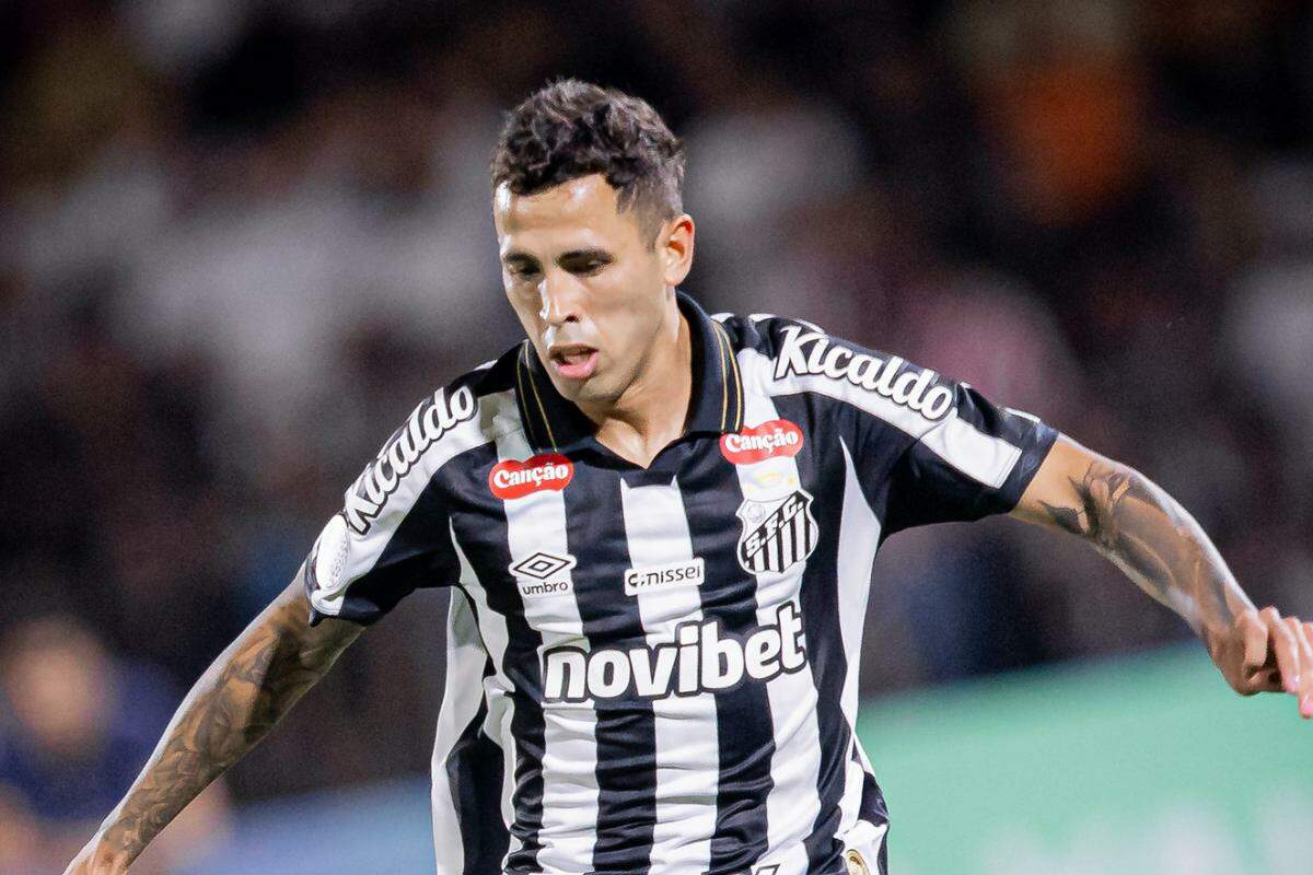 Christian Oliva é uma das novidades do Santos para enfrentar o Universidad Central-VEN