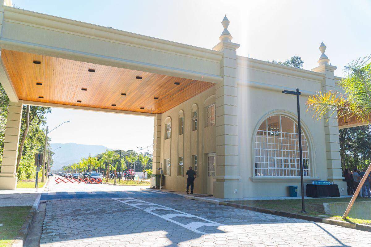 O novo acesso à Riviera de São Lourenço deve reduzir a concentração de veículos em períodos de maior movimento, melhorar a circulação entre diferentes bairros e aumentar a segurança local