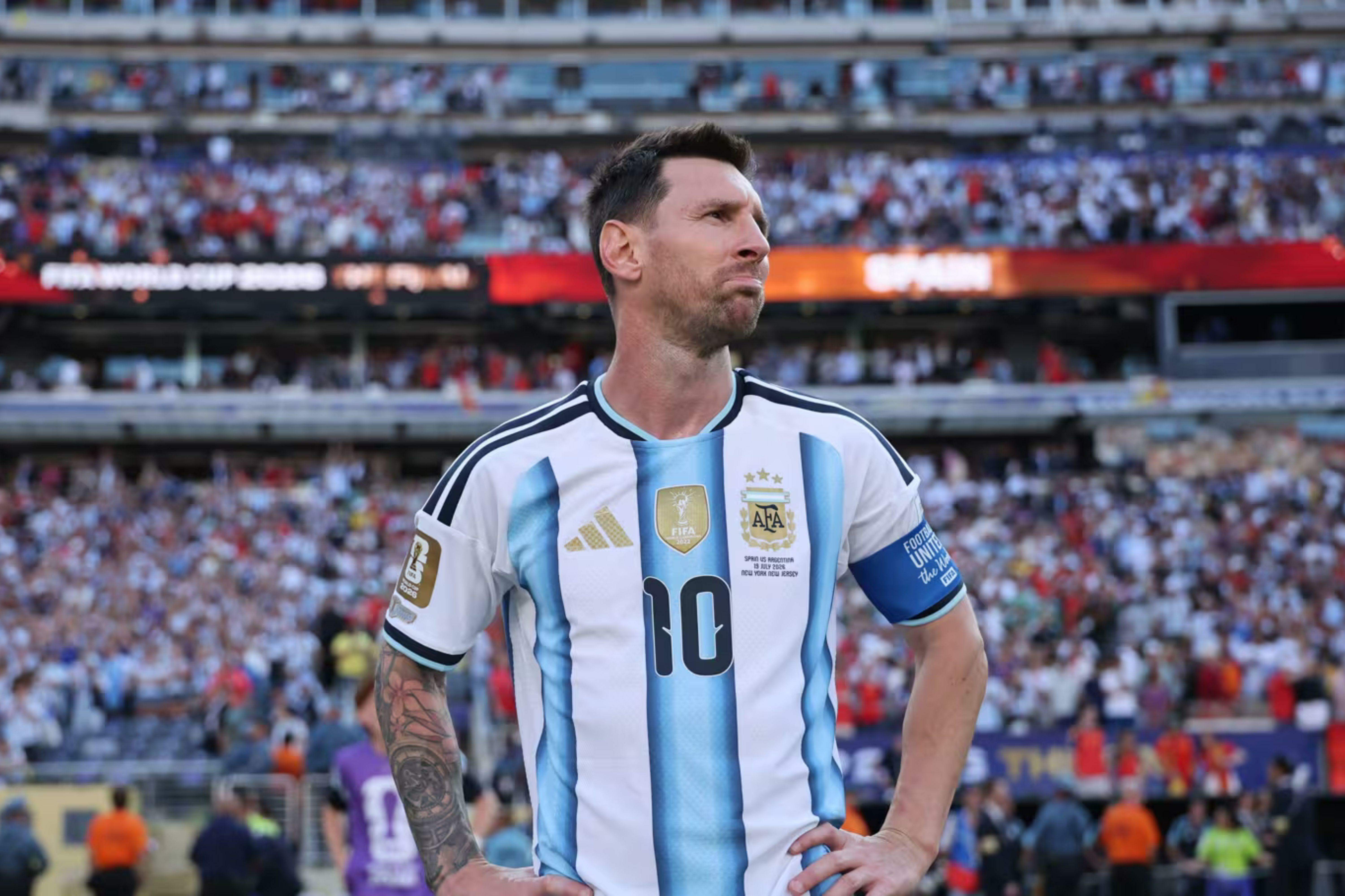 Messi desembarca na Argentina com a família para descansar após 'amargar' o vice da Copa
