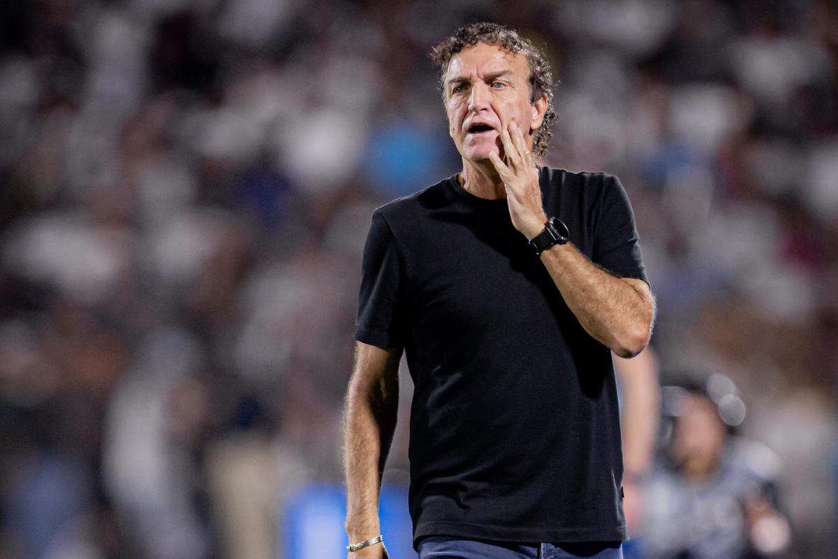Cuca elogia elenco do Santos por não entrar na Justiça por salários atrasados