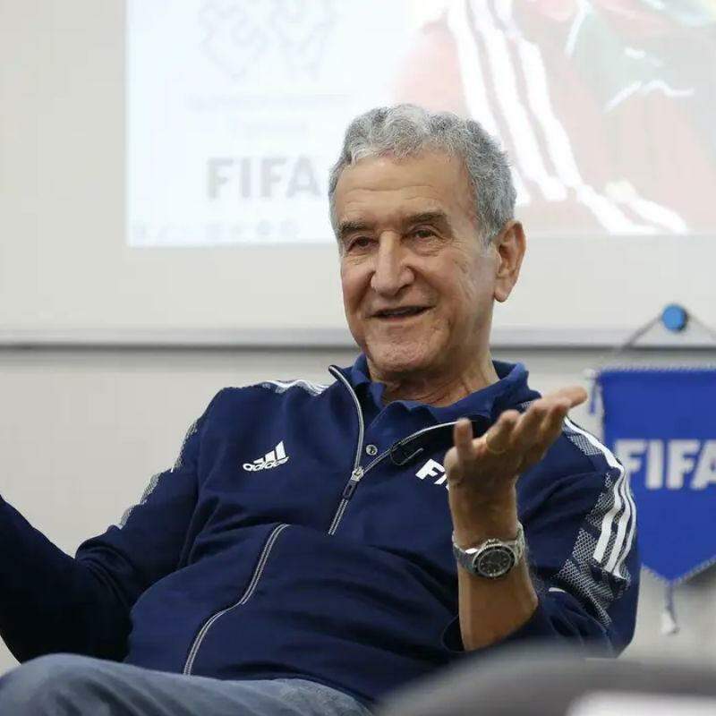 Parreira apresenta melhora e pode deixar UTI até o final de semana