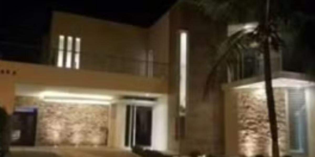 A casa na Riviera de São Lourenço virou alvo da Operação Janus, deflagrada pelo Ministério Público de São Paulo (MP-SP), que investiga um esquema de lavagem de dinheiro