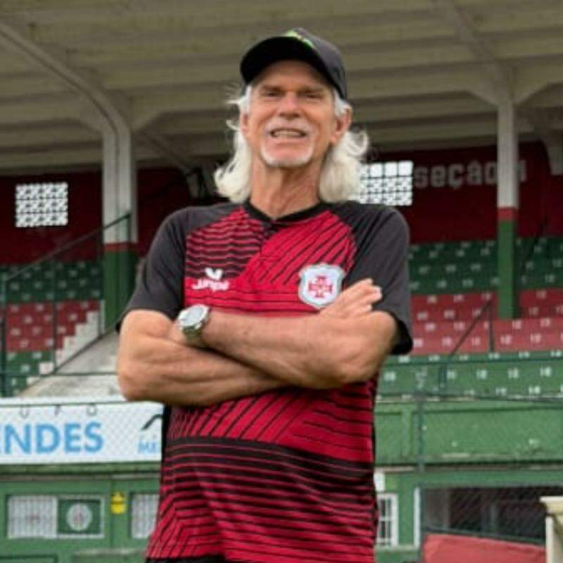 Sérgio Guedes renovou com a Portuguesa Santista