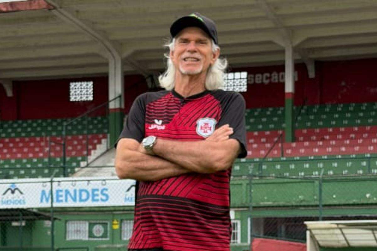 Sérgio Guedes renovou com a Portuguesa Santista