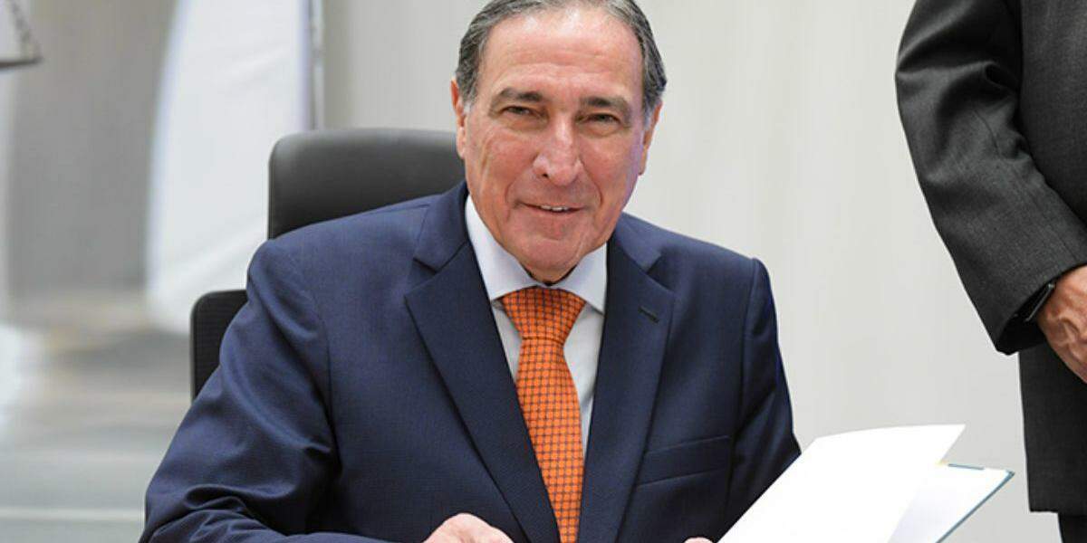 Paulo Dias de Moura Ribeiro é natural de Santos e se formou na antiga UniSantos