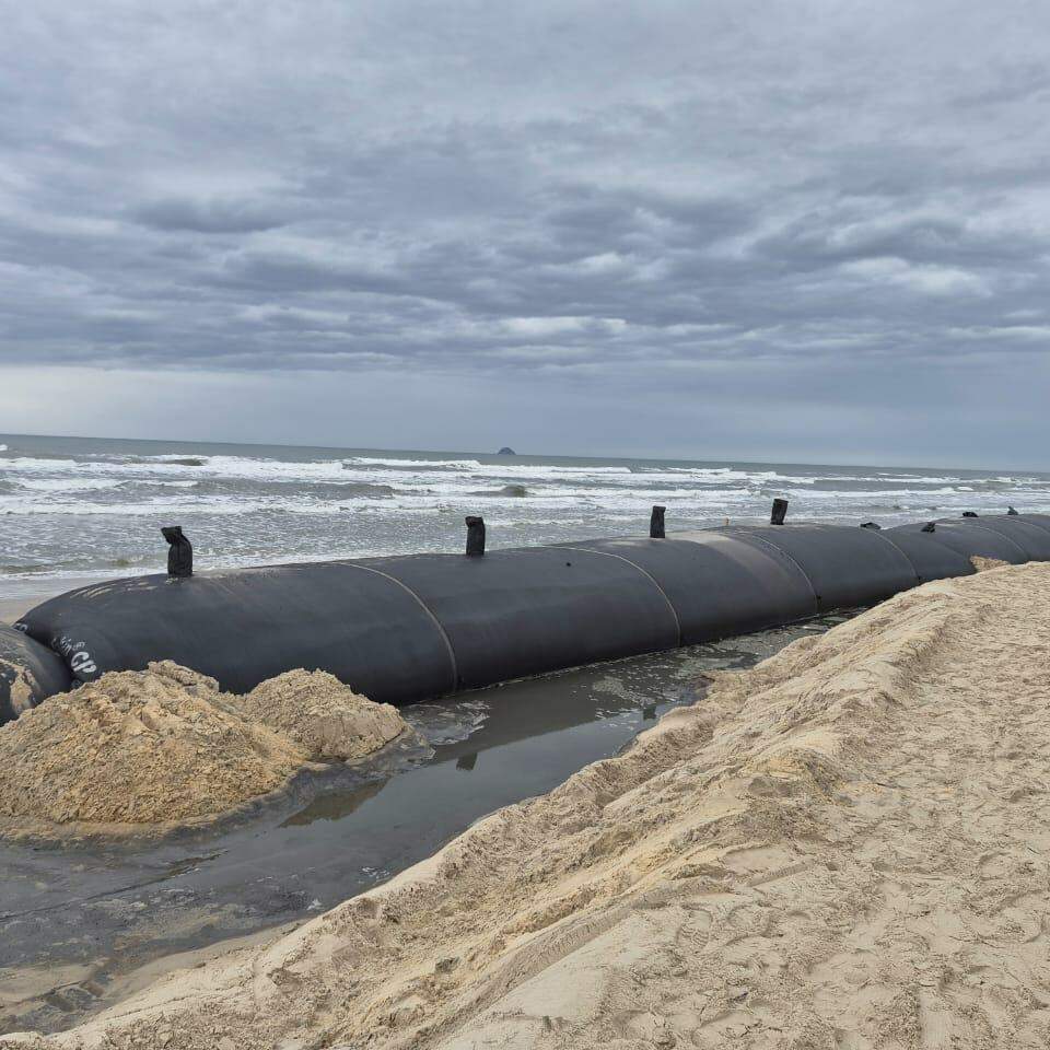 Os trabalhos são realizados no Estreito do Melão, considerado o trecho mais vulnerável da Ilha do Cardoso, no litoral de São Paulo