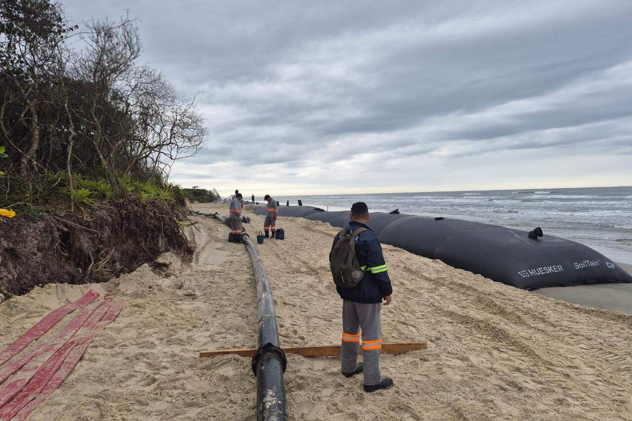O Governo do Estado iniciou uma obra de cerca de R$ 12 milhões que busca reforçar a margem sem alterar a dinâmica natural da região do litoral de São Paulo